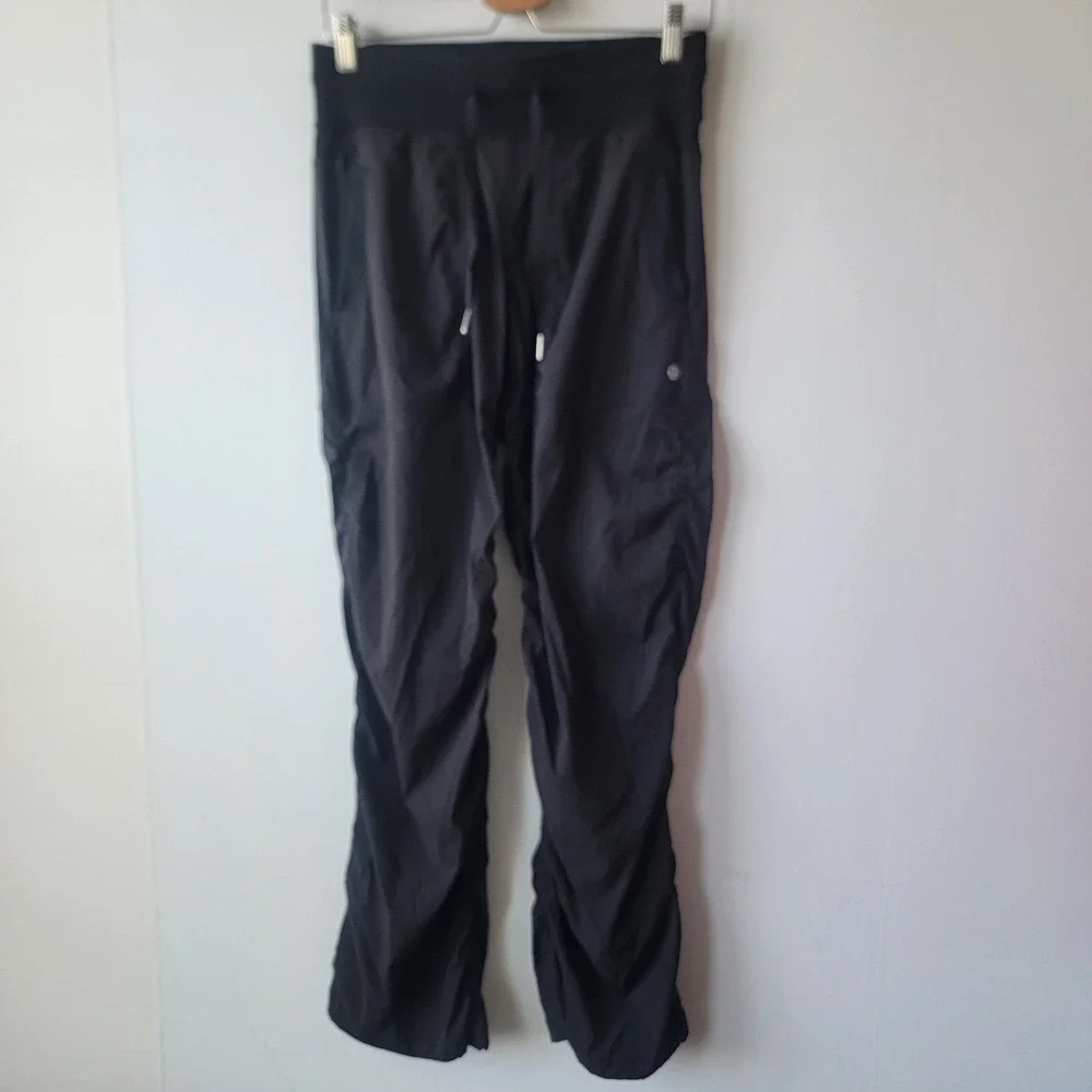 lululemon women's Dance Studio Mid-Rise Pants sz 6R Classic fit pockets